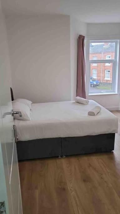 Catherine 5 Bedroom House Crewe Εξωτερικό φωτογραφία